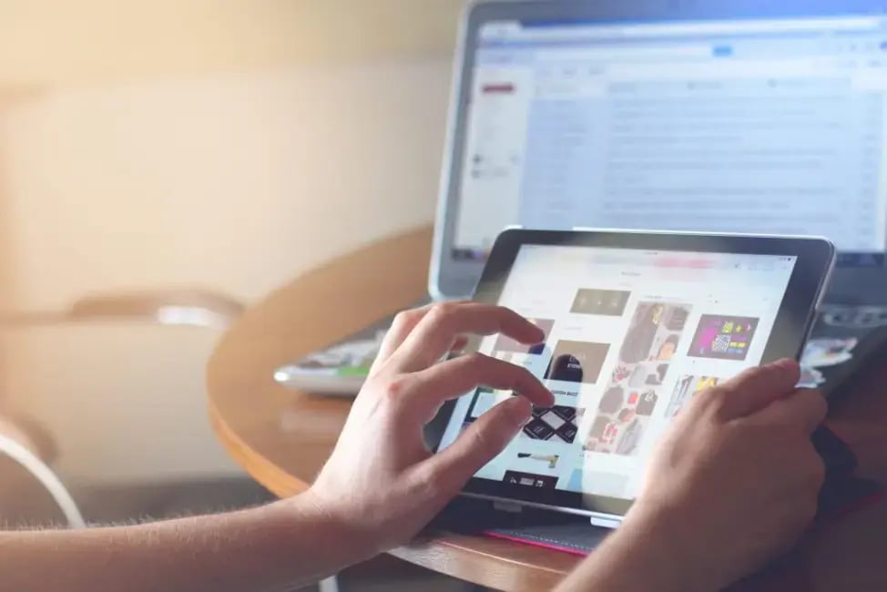 ipad-tablet-technology-touch (1)